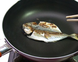 フライパンで焼き魚
